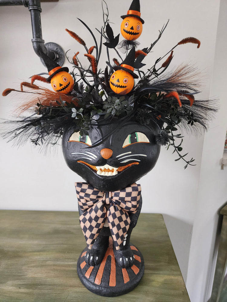 Halloween Wreaths & Arrangements