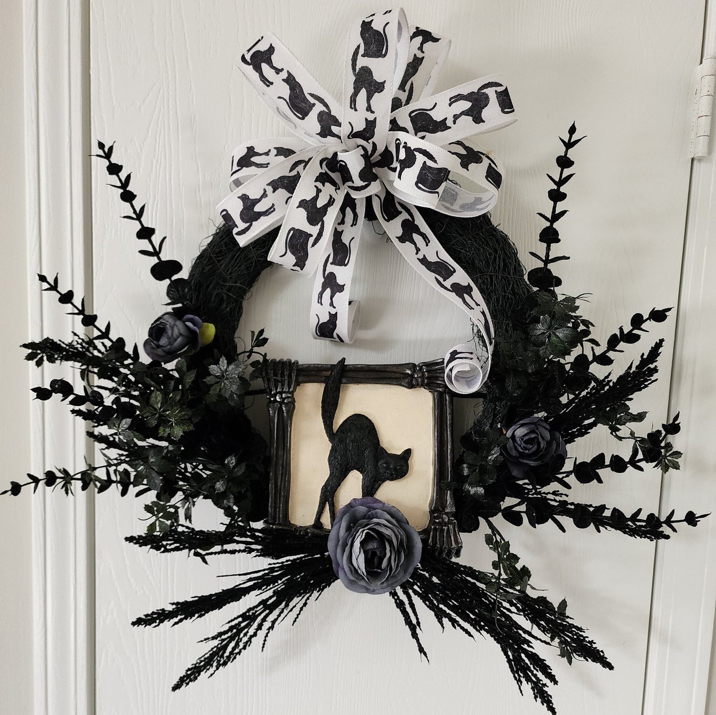 Scaredy Cat Grapevine Wreath