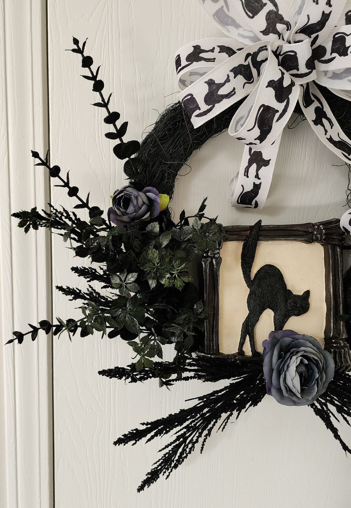 Scaredy Cat Grapevine Wreath