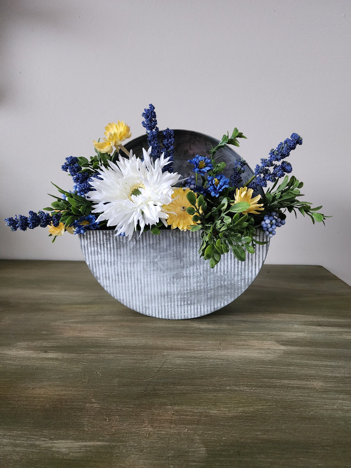 Circular Summer Floral Wall Pocket