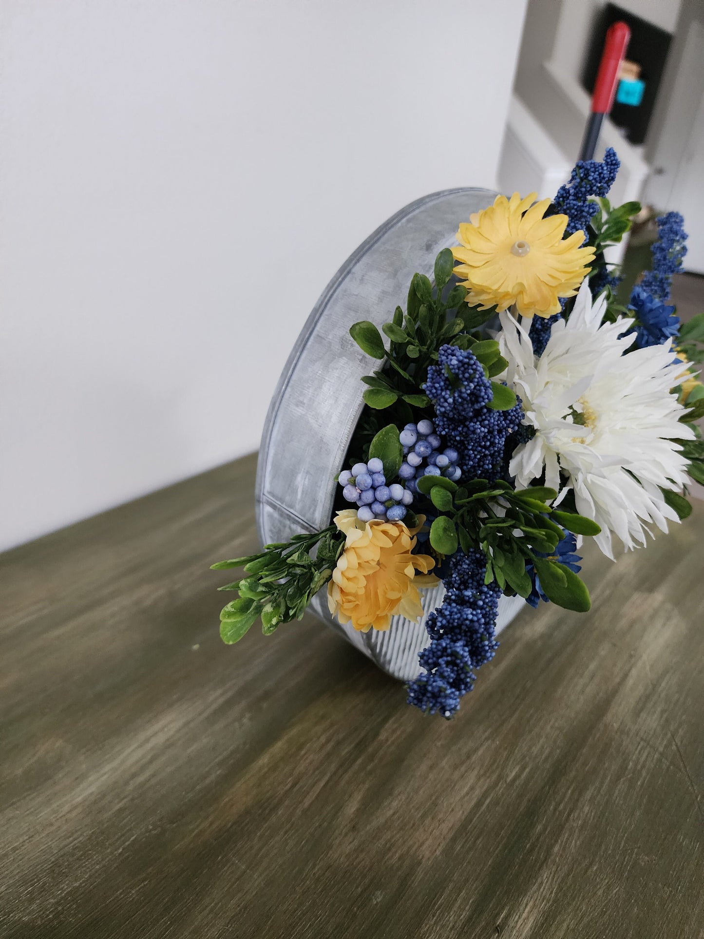 Circular Summer Floral Wall Pocket
