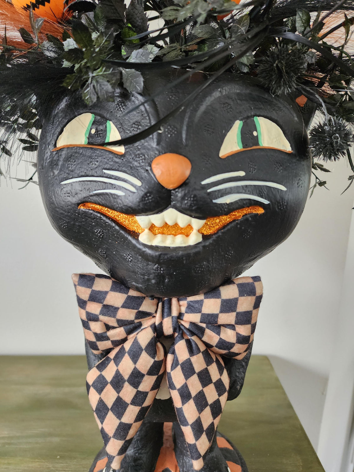 Nostalgic Halloween Cat Tabletop Arrangement