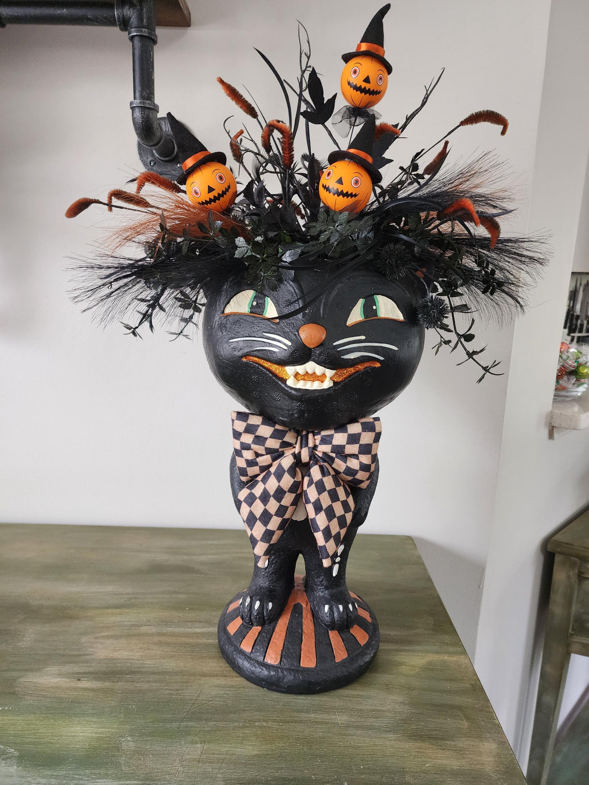 Nostalgic Halloween Cat Tabletop Arrangement