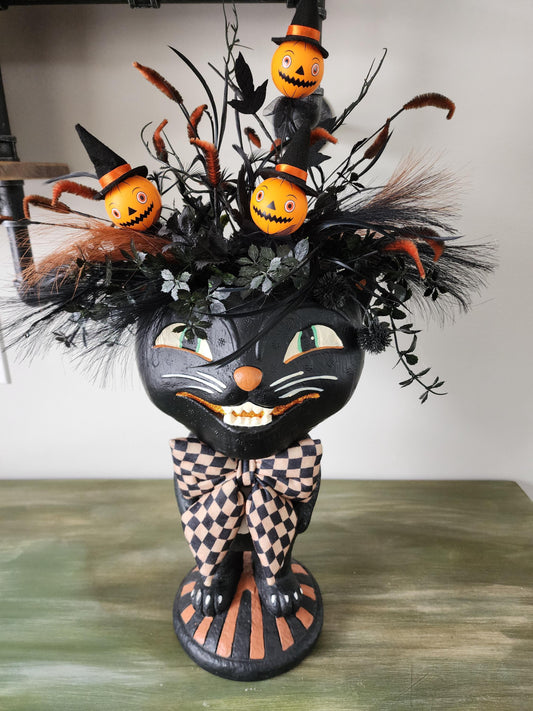 Nostalgic Halloween Cat Tabletop Arrangement