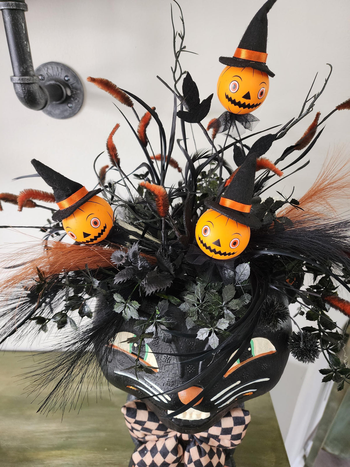 Nostalgic Halloween Cat Tabletop Arrangement