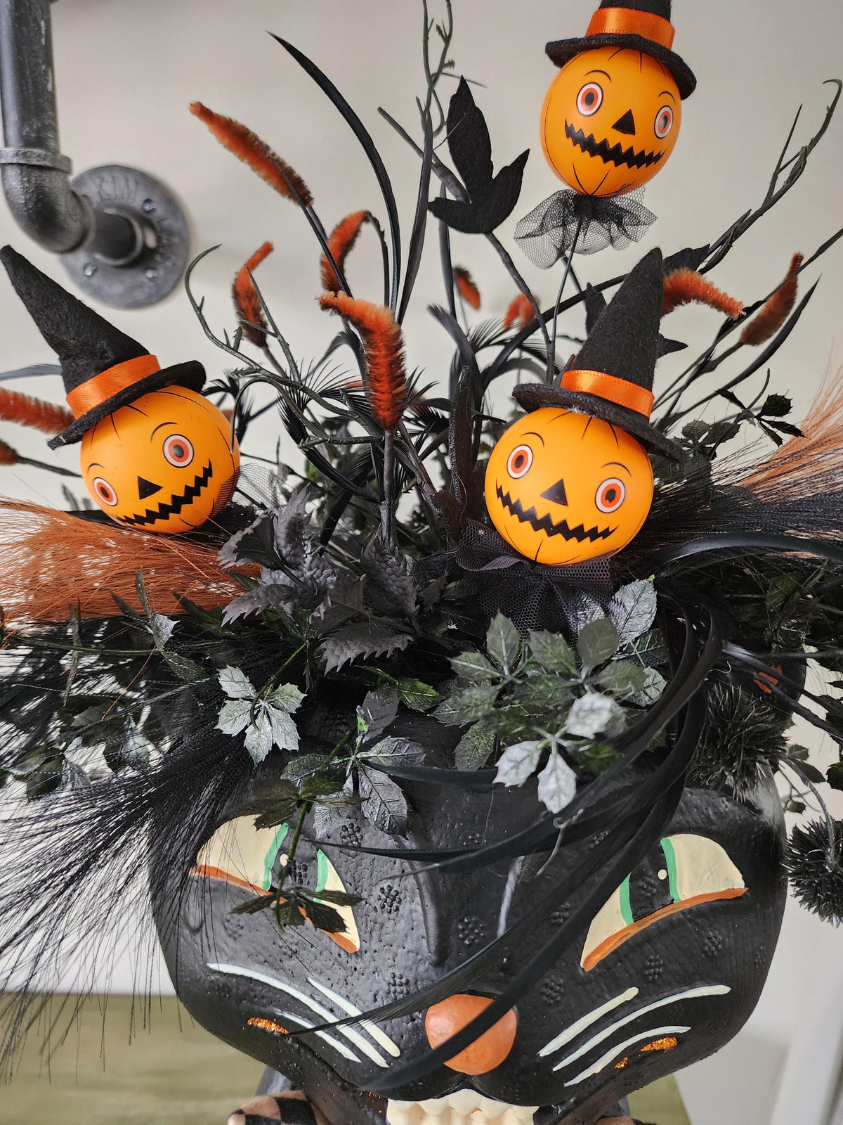 Nostalgic Halloween Cat Tabletop Arrangement