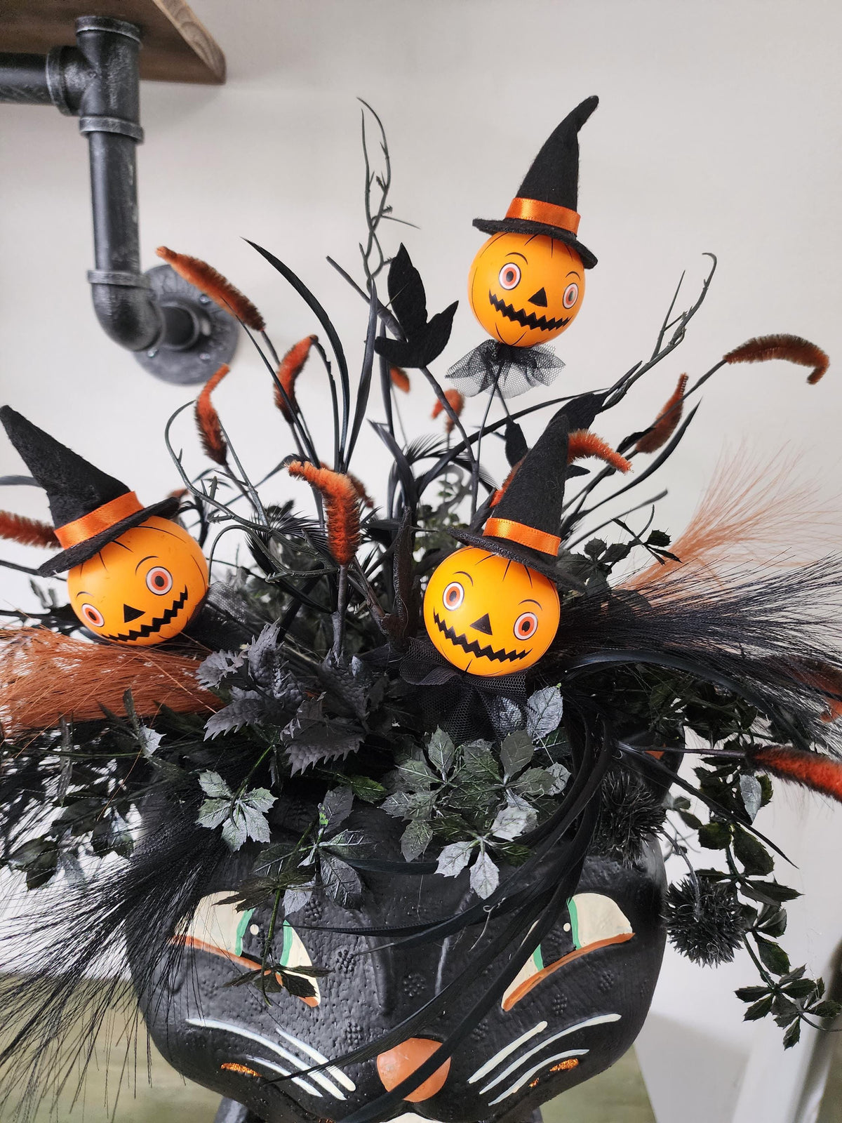Nostalgic Halloween Cat Tabletop Arrangement