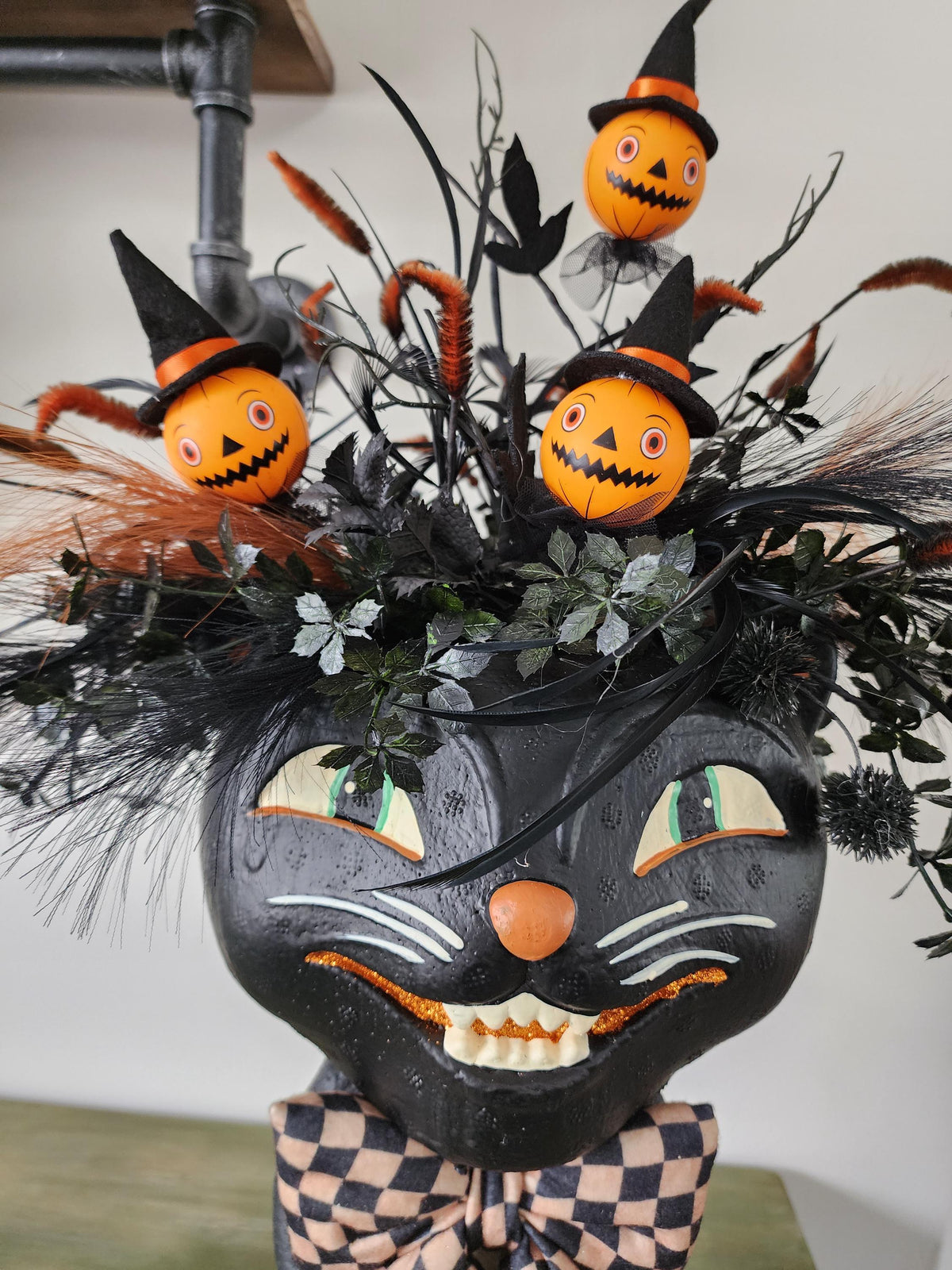 Nostalgic Halloween Cat Tabletop Arrangement