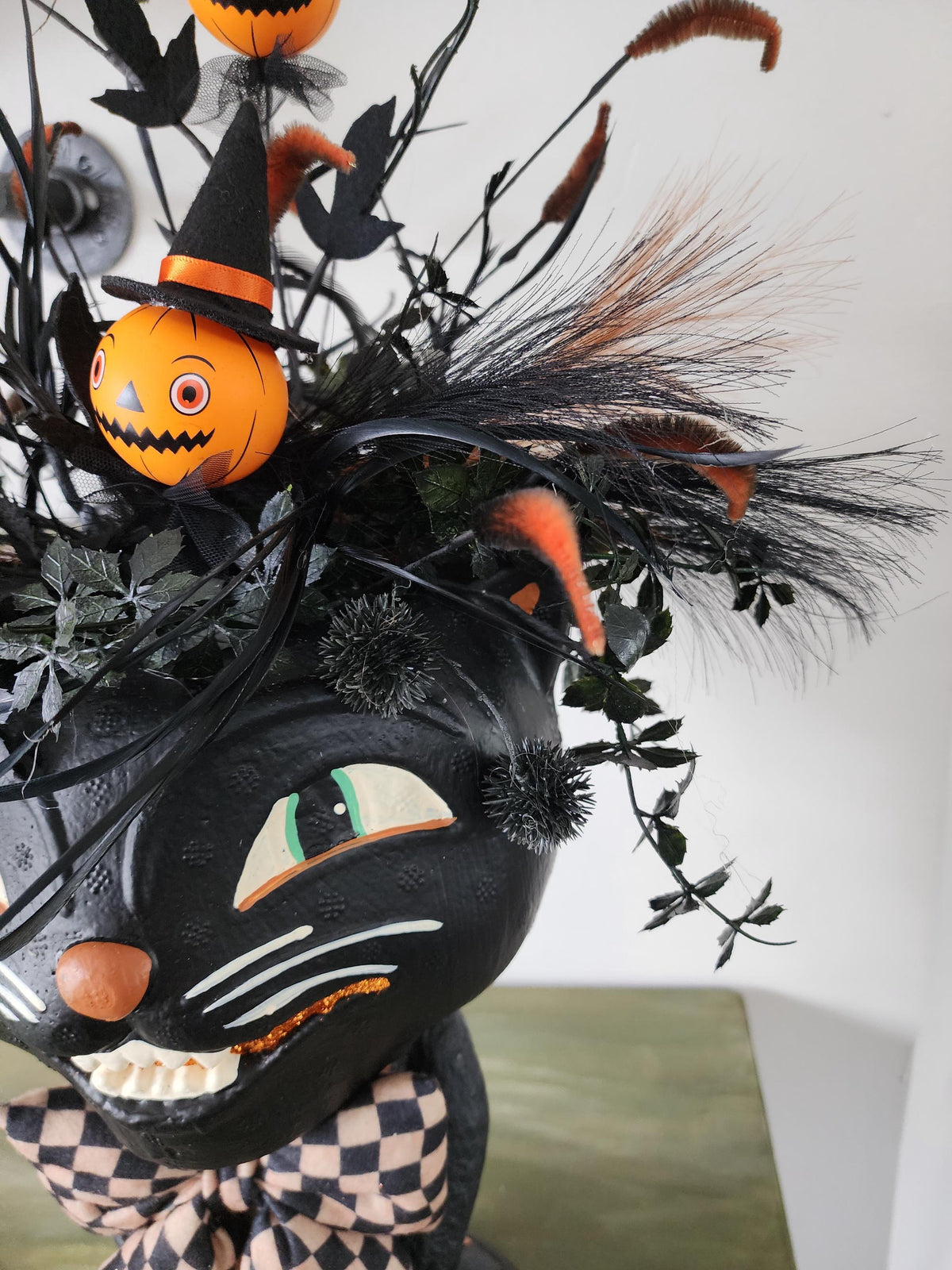 Nostalgic Halloween Cat Tabletop Arrangement