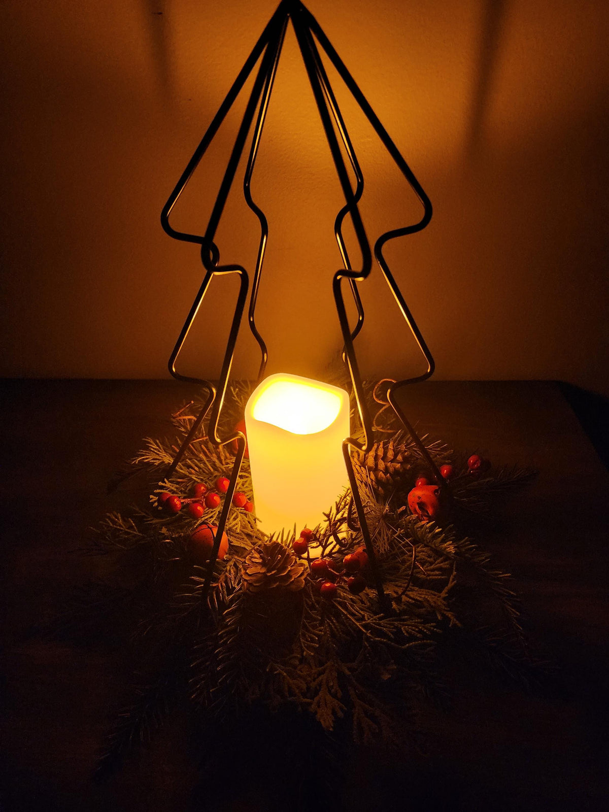 Christmas in Silhouette | Metal Christmas Tree Decoration